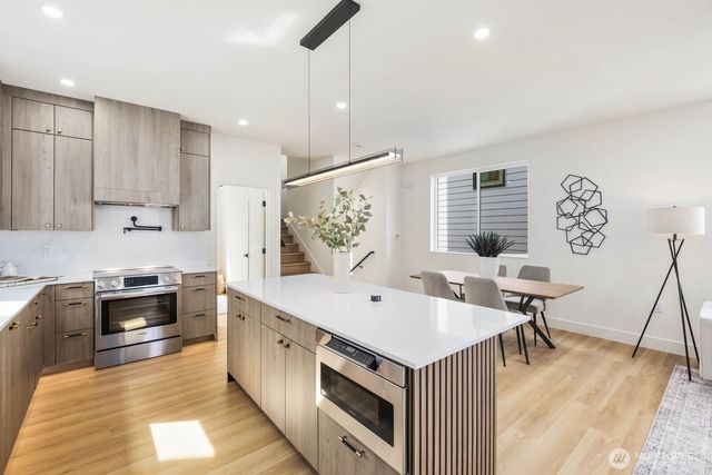 931 N 87th Street, Seattle, WA 98103