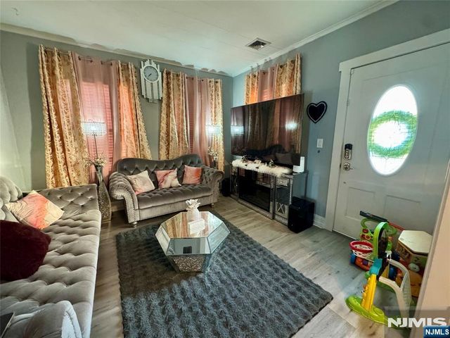 165 5th Avenue, Hawthorne, NJ 07524