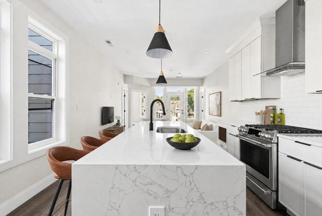 2 Weld Hill Street 203, Boston, MA 02130