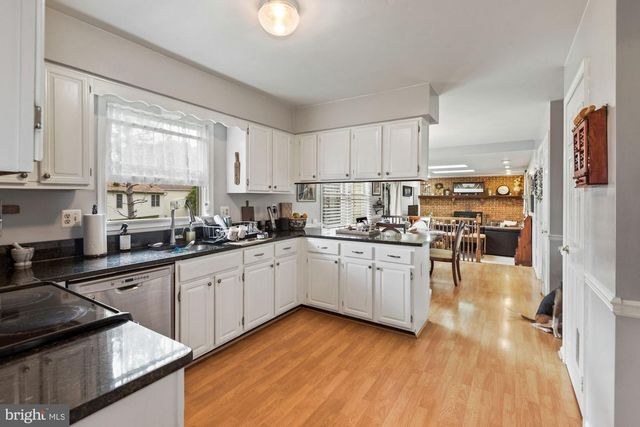 2131 SILENTREE DR, Vienna, VA 22182