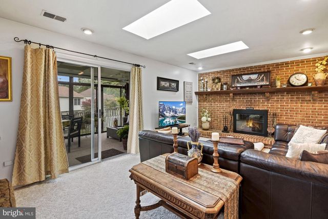 2131 SILENTREE DR, Vienna, VA 22182