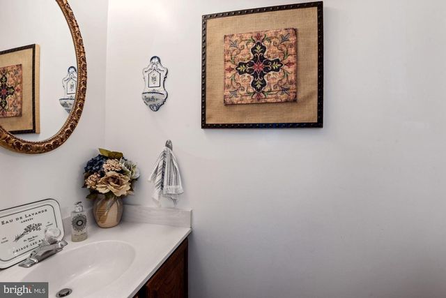 2131 SILENTREE DR, Vienna, VA 22182