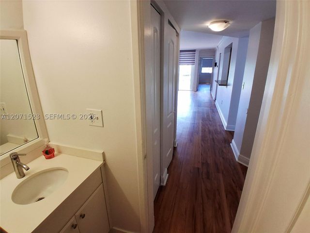 4621 NW 97 CT 4621, Doral, FL 33178