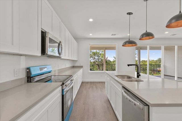 248 Kaukonahua LN, Bastrop, TX 78602