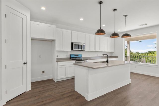 248 Kaukonahua LN, Bastrop, TX 78602