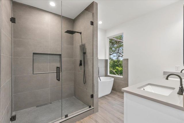 248 Kaukonahua LN, Bastrop, TX 78602
