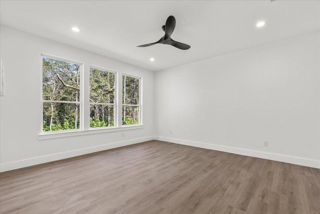 248 Kaukonahua LN, Bastrop, TX 78602