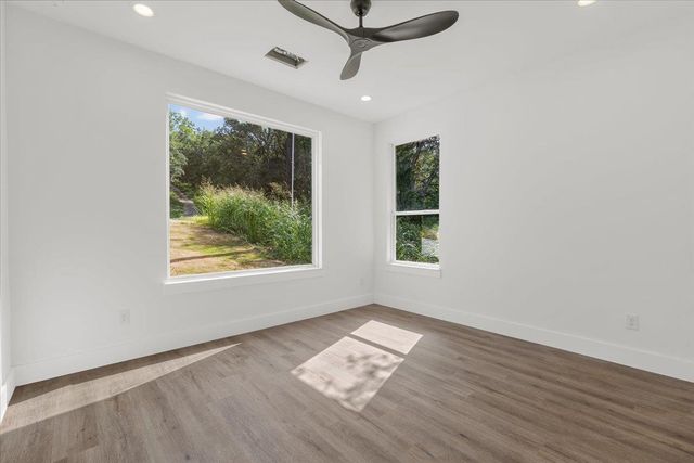 248 Kaukonahua LN, Bastrop, TX 78602