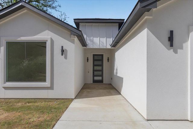 248 Kaukonahua LN, Bastrop, TX 78602