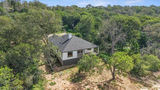 248 Kaukonahua LN, Bastrop, TX 78602