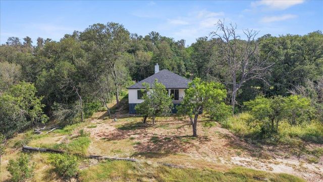 248 Kaukonahua LN, Bastrop, TX 78602