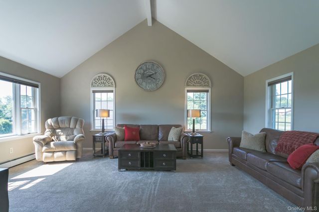 33 Jessup Road, Warwick, NY 10990