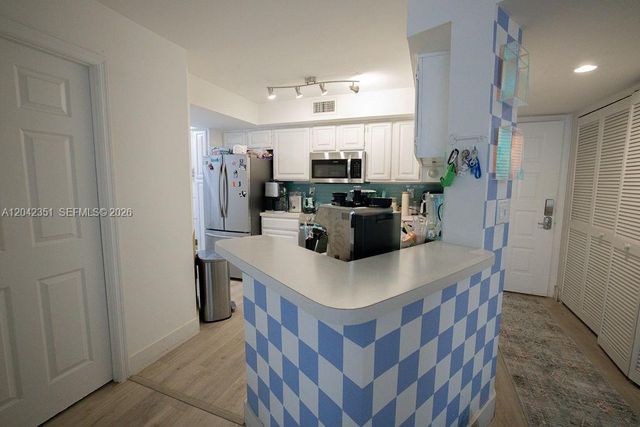 1280 S Alhambra Circle 2214, Coral Gables, FL 33146