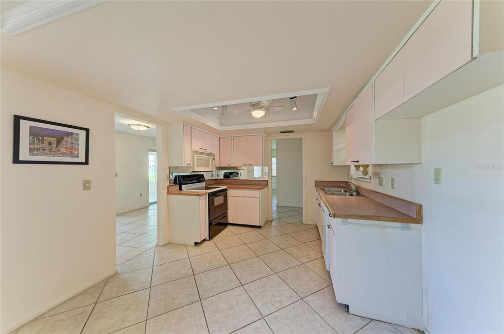 Image 15 of property listing at 6905 9TH AVENUE W 6905, Bradenton, FL 34209