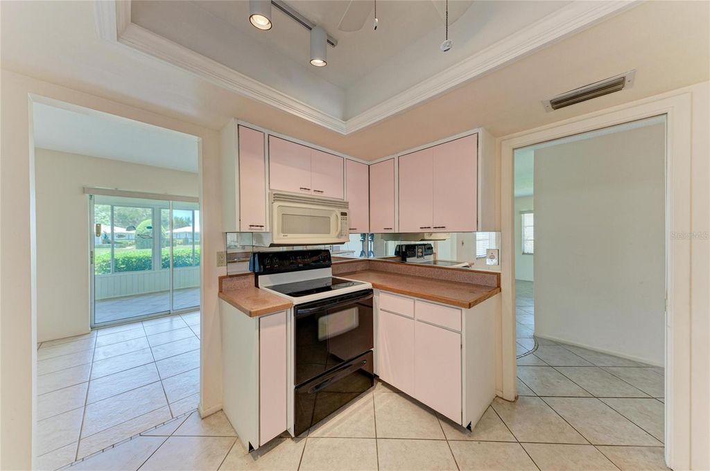 Image 16 of property listing at 6905 9TH AVENUE W 6905, Bradenton, FL 34209