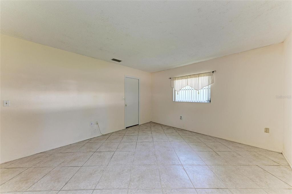 Image 17 of property listing at 6905 9TH AVENUE W 6905, Bradenton, FL 34209