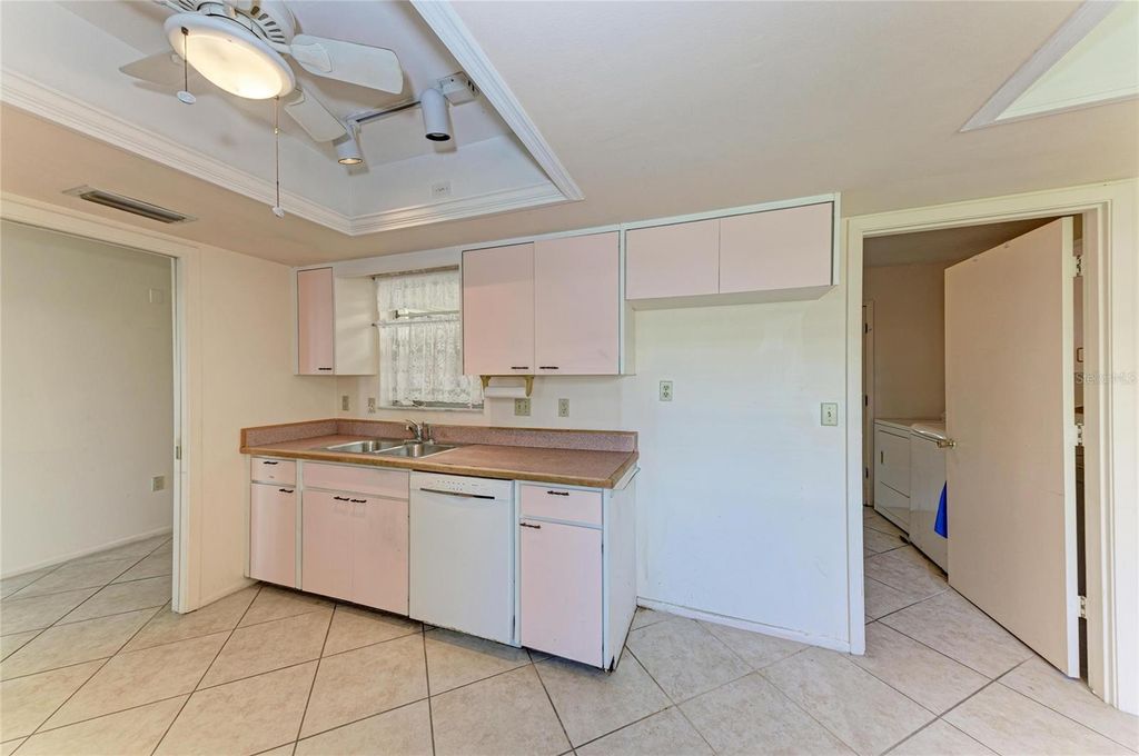 Image 19 of property listing at 6905 9TH AVENUE W 6905, Bradenton, FL 34209