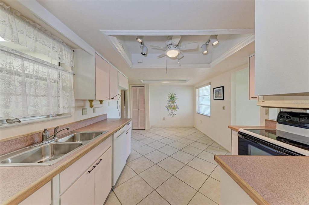 Image 20 of property listing at 6905 9TH AVENUE W 6905, Bradenton, FL 34209