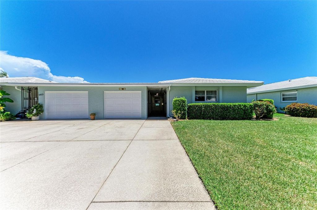 Image 3 of property listing at 6905 9TH AVENUE W 6905, Bradenton, FL 34209