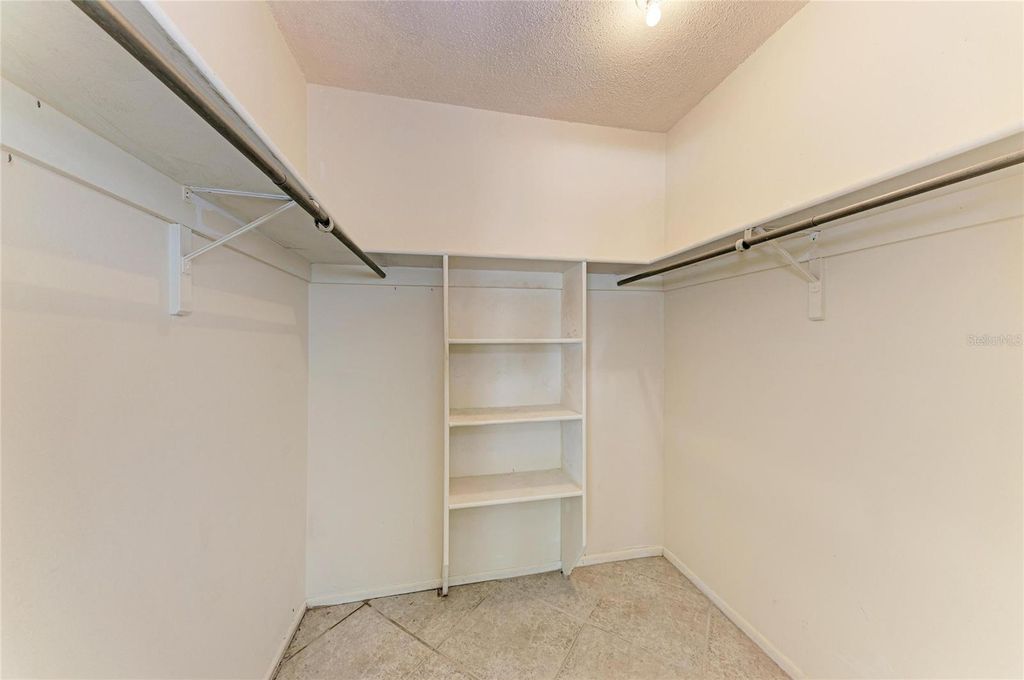 Image 21 of property listing at 6905 9TH AVENUE W 6905, Bradenton, FL 34209