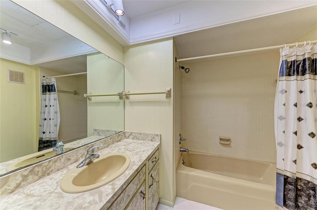 Image 29 of property listing at 6905 9TH AVENUE W 6905, Bradenton, FL 34209