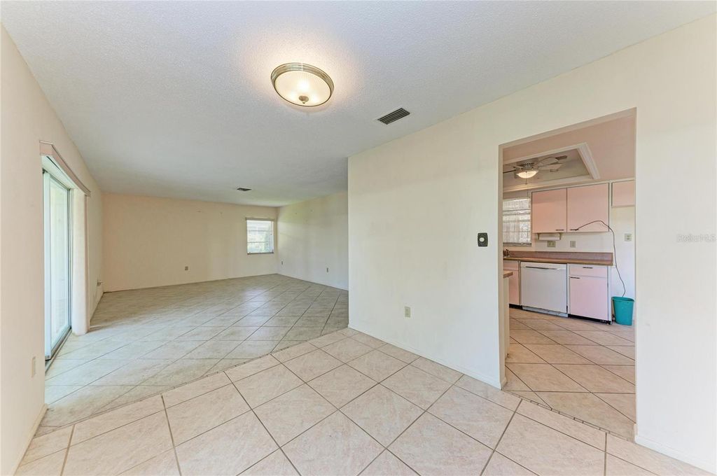 Image 30 of property listing at 6905 9TH AVENUE W 6905, Bradenton, FL 34209