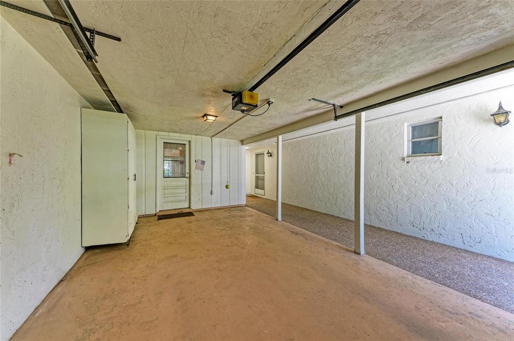Image 5 of property listing at 6905 9TH AVENUE W 6905, Bradenton, FL 34209