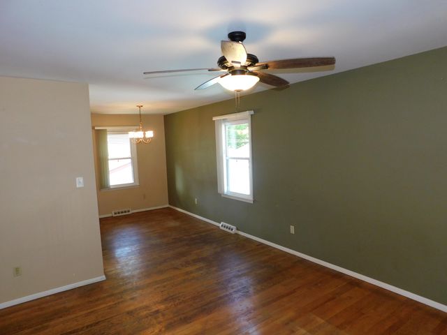 1205 Monticello Park Drive, Valparaiso, IN 46383