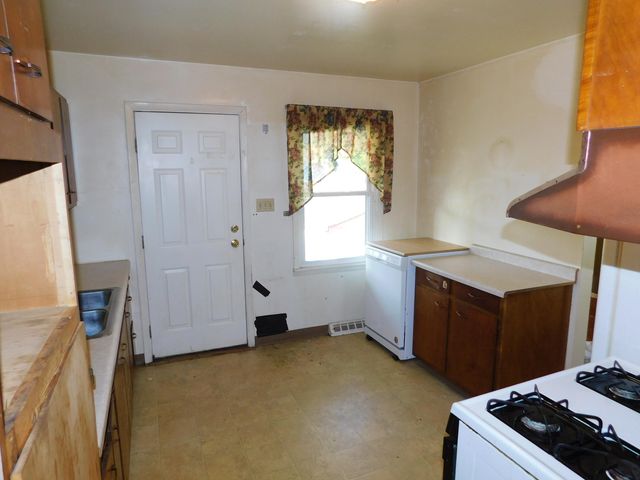 1205 Monticello Park Drive, Valparaiso, IN 46383