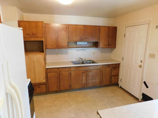 1205 Monticello Park Drive, Valparaiso, IN 46383