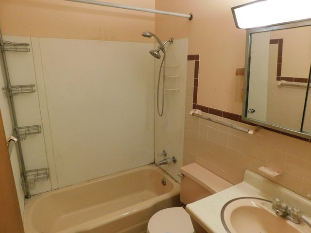 1205 Monticello Park Drive, Valparaiso, IN 46383