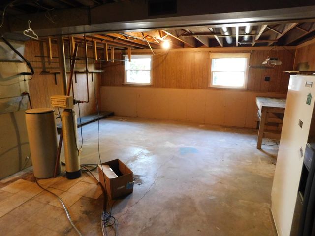 1205 Monticello Park Drive, Valparaiso, IN 46383