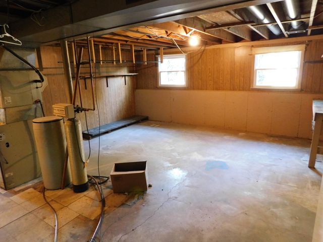 1205 Monticello Park Drive, Valparaiso, IN 46383