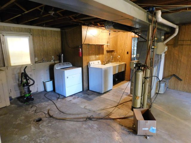 1205 Monticello Park Drive, Valparaiso, IN 46383