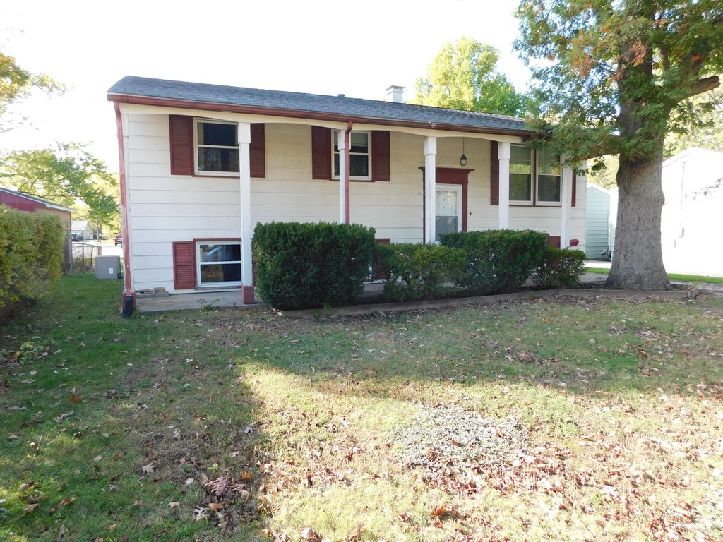 1205 Monticello Park Drive, Valparaiso, IN 46383
