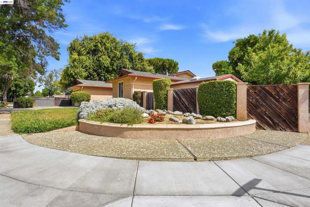 37658 Canterbury St, Fremont, CA 94536