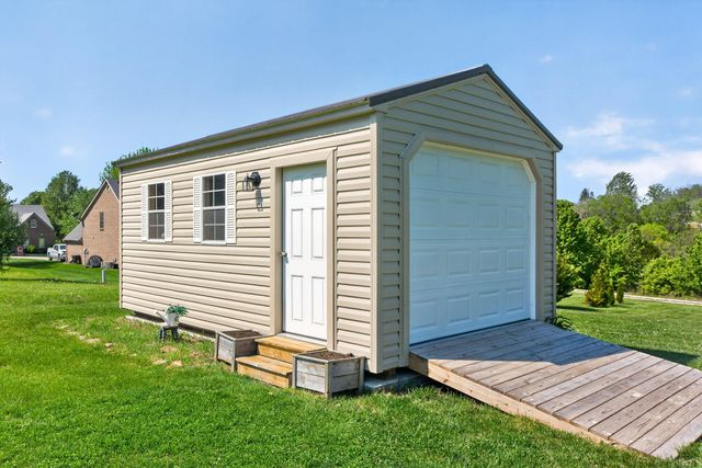 105 Elm Fork Drive, Paris, KY 40361