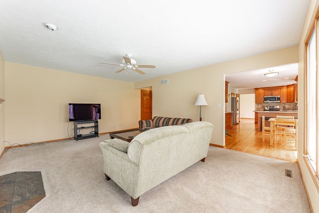 227 FOXFIRE Place, Rockton, IL 61072