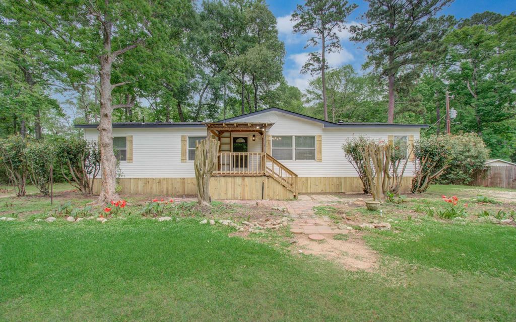 4537 Grand Oaks Drive, Willis, TX 77378