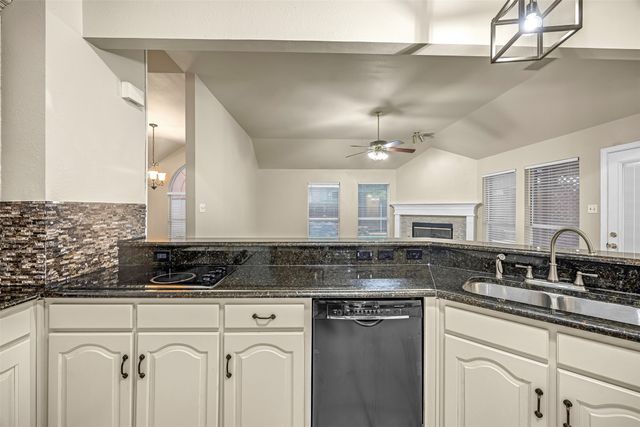 11 Enchanted Court, Mansfield, TX 76063