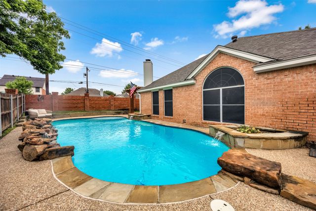 11 Enchanted Court, Mansfield, TX 76063