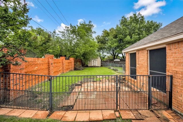 11 Enchanted Court, Mansfield, TX 76063