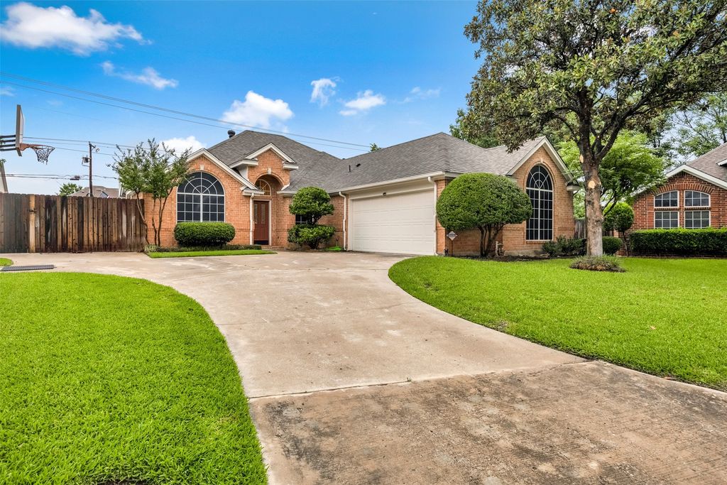 11 Enchanted Court, Mansfield, TX 76063
