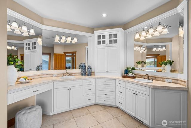 454 W Lake Sammamish Parkway NE, Bellevue, WA 98008
