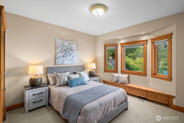 454 W Lake Sammamish Parkway NE, Bellevue, WA 98008