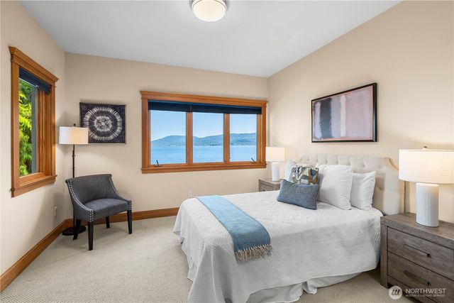 454 W Lake Sammamish Parkway NE, Bellevue, WA 98008