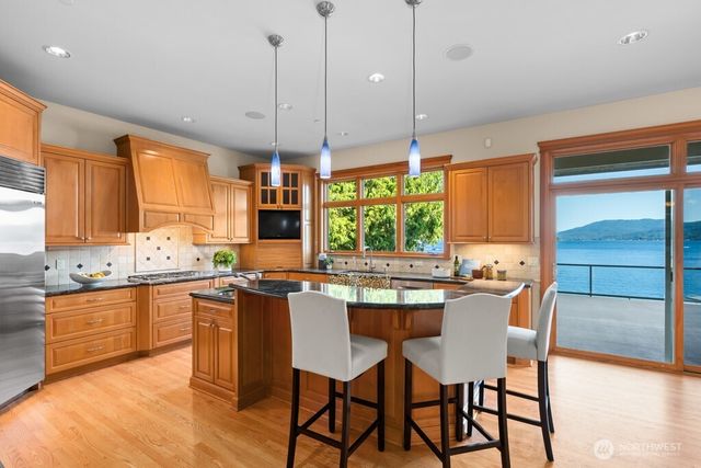 454 W Lake Sammamish Parkway NE, Bellevue, WA 98008