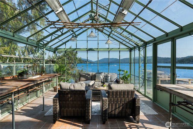 454 W Lake Sammamish Parkway NE, Bellevue, WA 98008