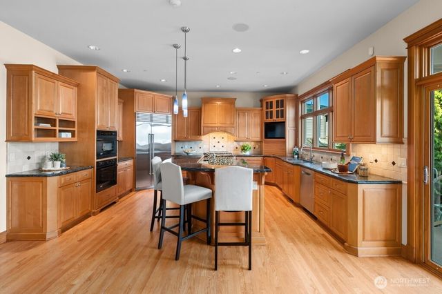 454 W Lake Sammamish Parkway NE, Bellevue, WA 98008