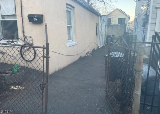 34 Holland St, Newark City, NJ 07103